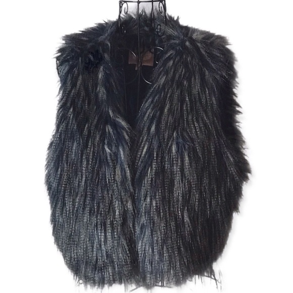 Romeo & Juliet Couture Blue and Gray Fuzzy Faux Fur Vest - Picture 5 of 14